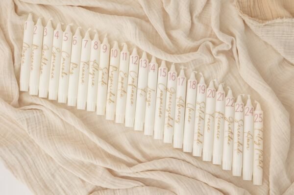 Calendário do Advento de velas com 25 velas finas numeradas e personalizadas