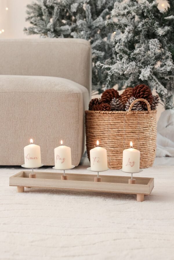 Velas de Advento personalizadas com as palavras Amor, Paz, Fé e Luz
